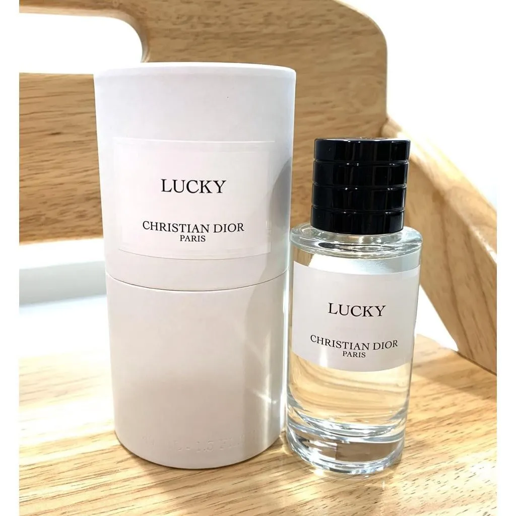 Thiết kế tối giản của vỏ chai Christian Dior Lucky