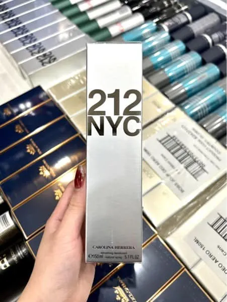 CAROLINA HERRERA - 212 Nyc 150ml (Xịt Khử Mùi Nữ)