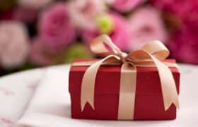 5 món quà tặng vợ ngày sinh nhật ý nghĩa, thiết thực khiến nàng bất ngờ